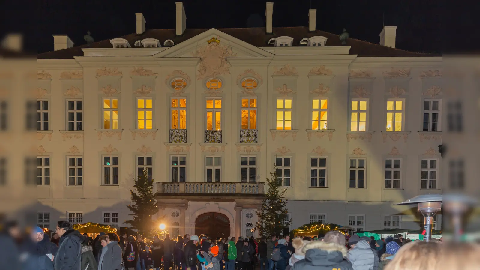 Wer mal andere Weihnachtsmärkte sehen möchte, lässt sich auf dem Haimhauser Christkindlmarkt überraschen, verzaubern und in Weihnachtsstimmung bringen. Am Samstag, 30. November, findet zudem der „Christkindl-Market“ der BIS statt. (Foto: Ingo Jelinski)