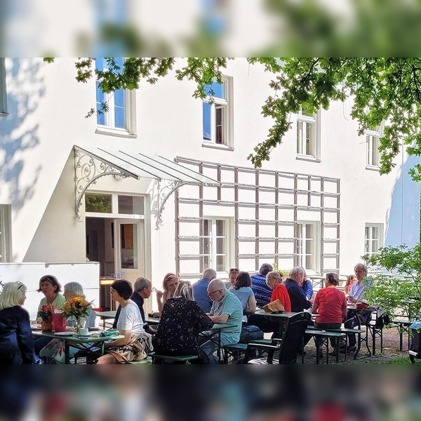 Das Café wird bei schönem Wetter auf der Terrasse der Mohr-Villa öffnen. (Foto: Mohr-Villa)