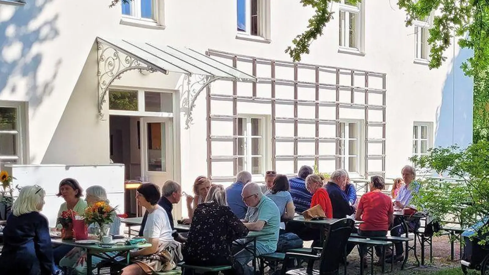 Das Café wird bei schönem Wetter auf der Terrasse der Mohr-Villa öffnen. (Foto: Mohr-Villa)