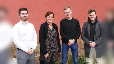 Dem neuen Vorsitzenden der Jungen Union Neuried, Alexander Löher, (2.v.r.) gratulierten sein Vorgänger Sebastian Lehndorfer, die CSU-Ortsvorsitzende Marianne Hellhuber und der stellvertretende JU-Kreisvorsitzende Lukas Jochum (von rechts). (Foto: Peter Kellner/ JU Neuried)
