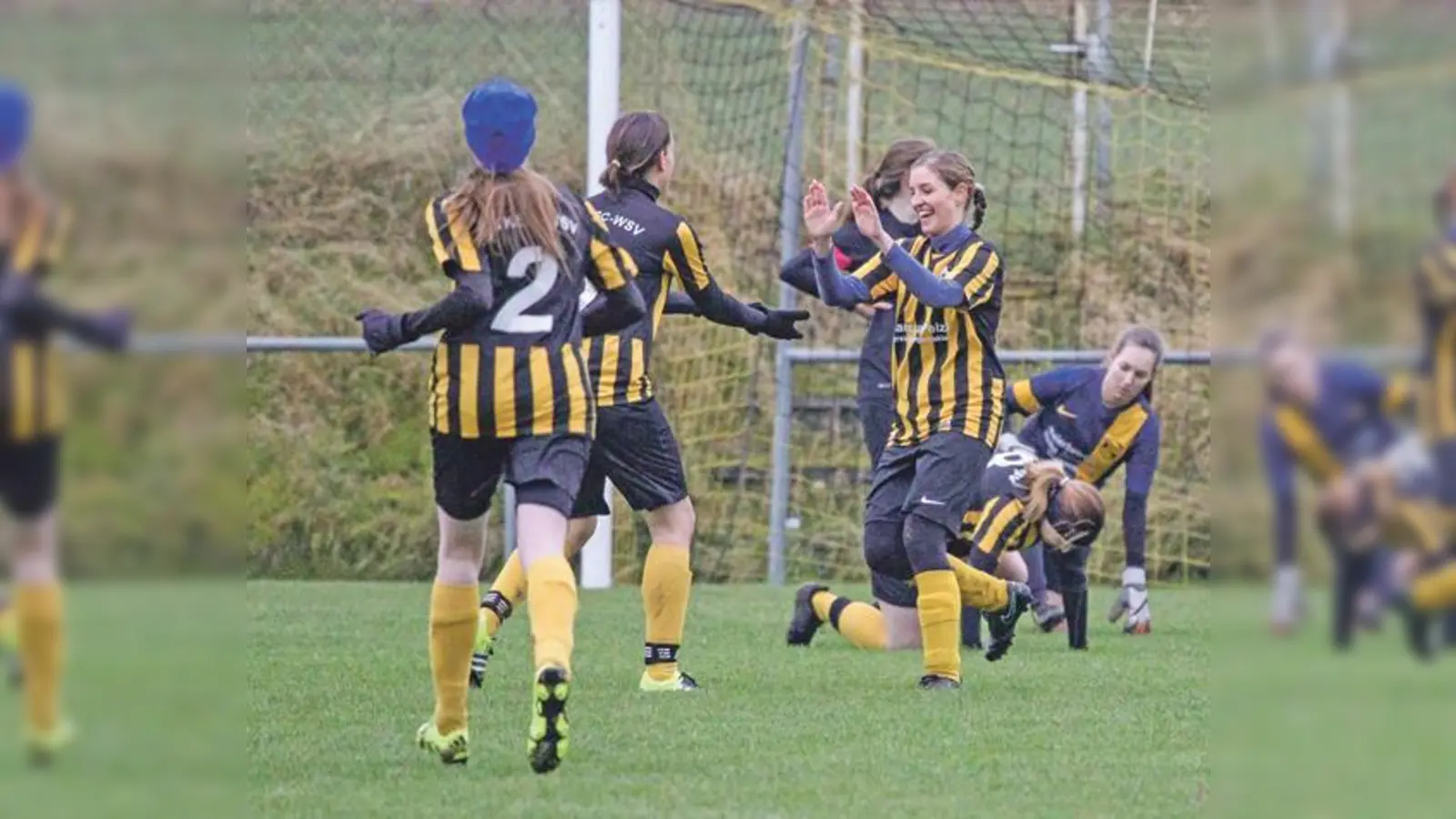 Elisabeth Bauer (re.) traf doppelt.	 (Foto: Christian Riedel)