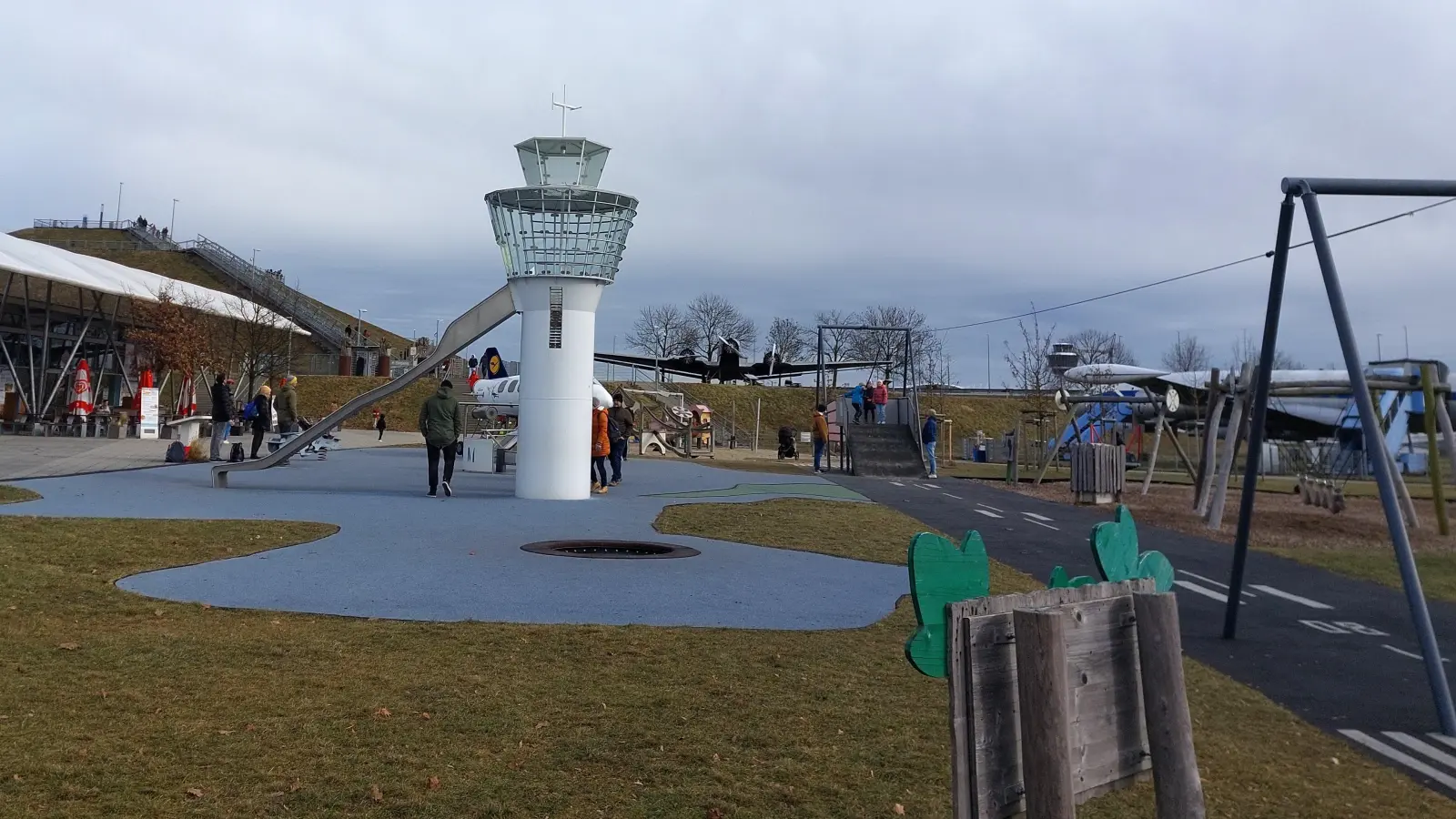 Der Flughafen Besucherpark ist ein kostenloses Ausflugsziel in der Region München. (Foto: bas)