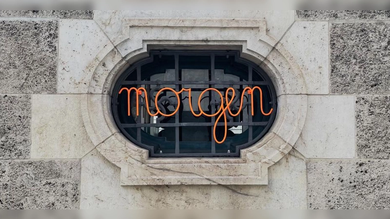 Ein Ort für ein Wort. Schrift-Installation von Michele Bernardi am Bayerischen Staatsministerium für Wirtschaft, Landesentwicklung und Energie in der Prinzregentenstraße.<br> (Foto: Michele Bernardi)