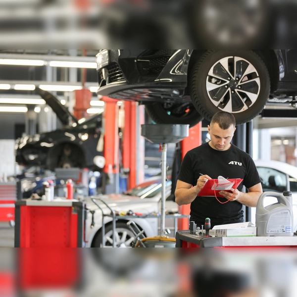 Um Mängel frühzeitig zu erkennen, empfiehlt sich ein Check in der Werkstatt.  (Foto: Tim-Niklas Kubach, ATU)