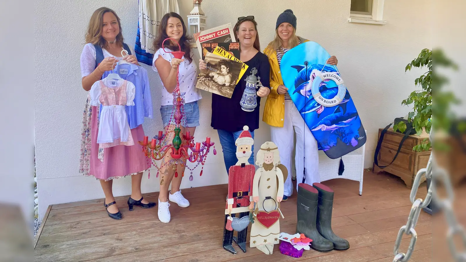 Das Team rund um den Inninger Flohmarkt mit Luise Rose, Susann Bischof, Katrin Bauer und Christine Hartweg (von links) lädt alle Inninger ein, (Foto: sar)