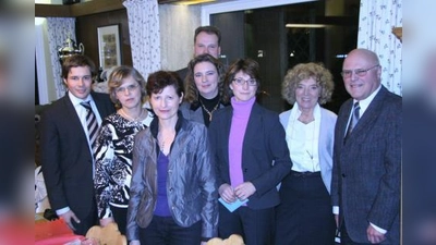 Harald Gerster, Monika Weikert, Gertraud Wurm, Kerstin Schreyer-Stäblein, Christoph Göbel, Kathrin Kropf, Ursula Kober und Anton Schonlau (v.l.) stellten sich der Diskussion zur Zukunft der Hauptschule. (Foto: US)