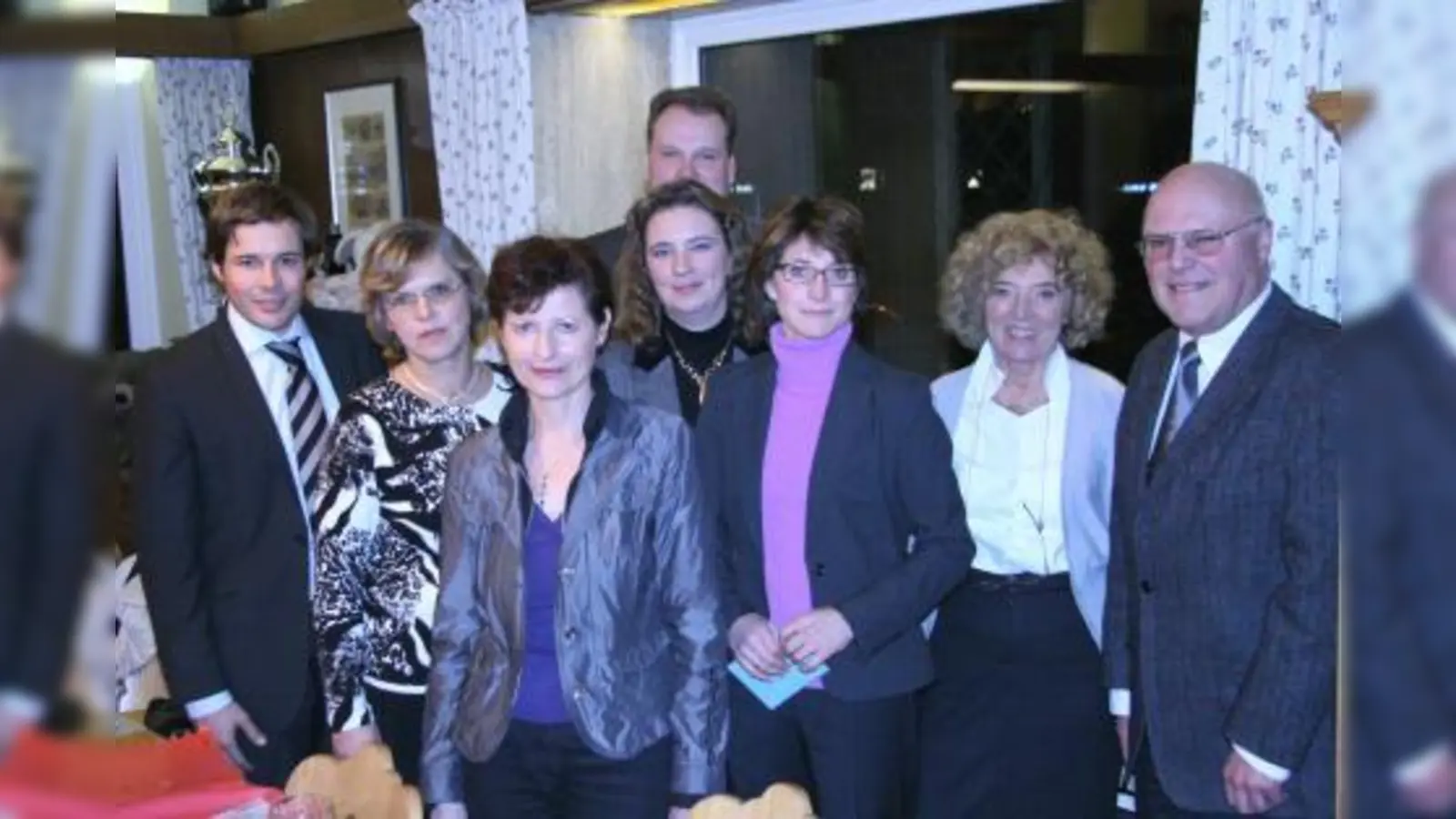 Harald Gerster, Monika Weikert, Gertraud Wurm, Kerstin Schreyer-Stäblein, Christoph Göbel, Kathrin Kropf, Ursula Kober und Anton Schonlau (v.l.) stellten sich der Diskussion zur Zukunft der Hauptschule. (Foto: US)