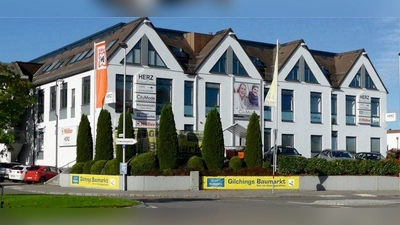Mitten im Ort: Der Gilchinger Baumarkt am Starnberger Weg 62 in Gilching. (Foto: Hobbyland)