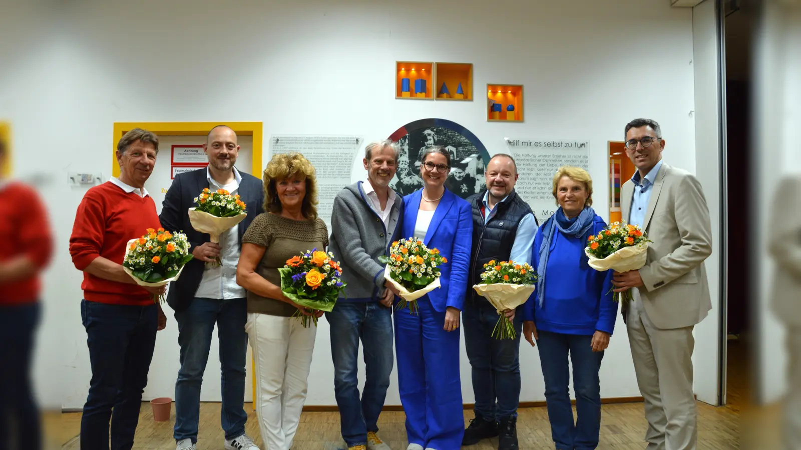 v.l.n.r.: Horst Martin, Markus Scheerer, Sabine Witter, Christoph Borchardt, Katharina Hänel (Vorstand), Thomas Pollok, Erika Gollor, Frank Zellner bilden den neuen Aufsichtsrat. (Foto: Montessori-Fördergemeinschaft Weilheim-Schongau e.V.)