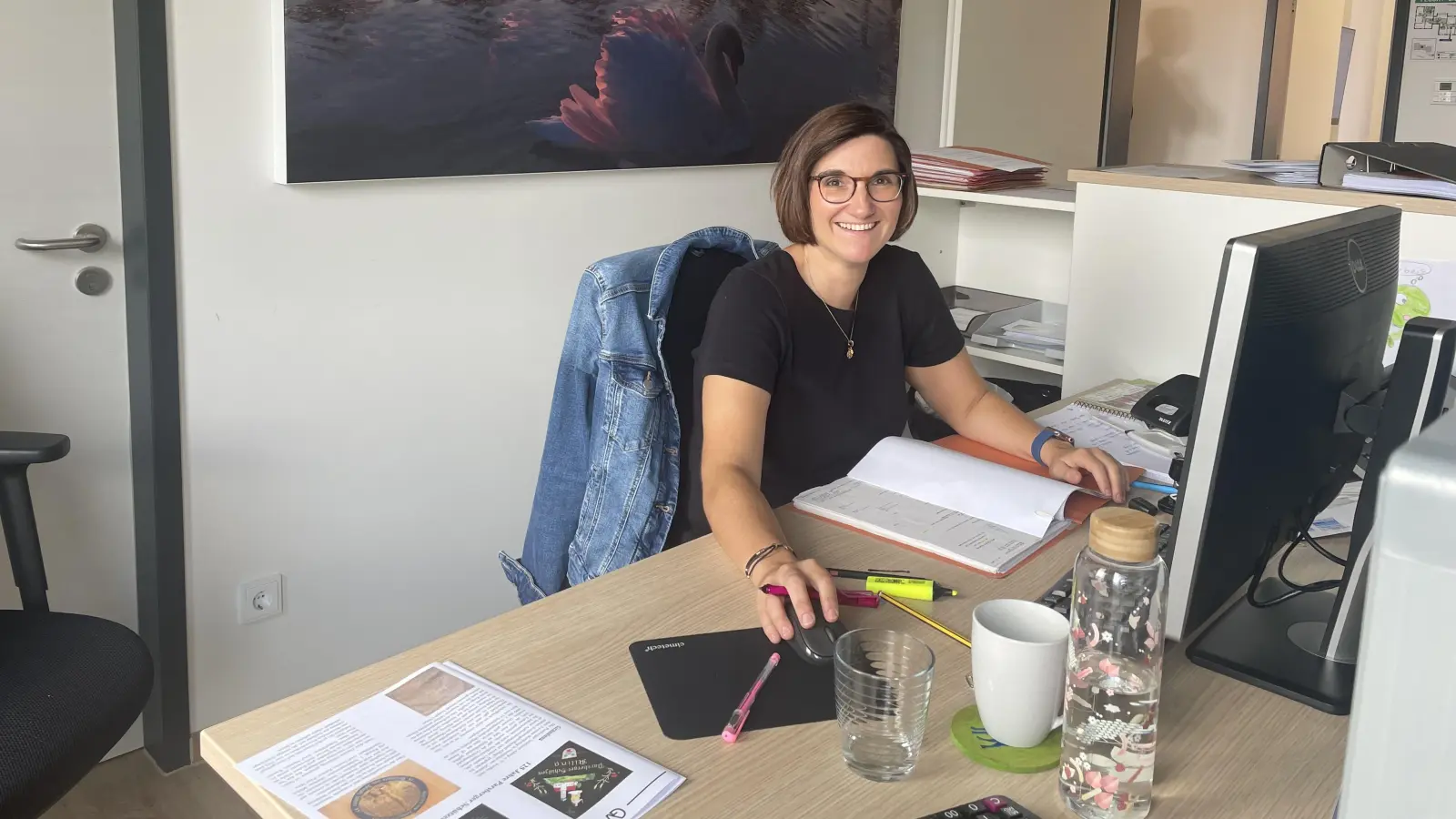 Ines Schuster freut sich, dass sie eine Stelle gefunden hat, die ihr berufliches Knowhow und den Wunsch nach mehr Zeit für die Familie in Einklang bringt. (Foto: Gemeinde Alling)