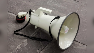 Die Künstler Thomas Weinberger und Benjamin Zuber thematisieren mit Margaret Thatchers Diktum „There is no such thing as society“ eine der Grundüberzeugungen des Neoliberalismus. (Foto: © VG Bild-Kunst, Bonn 2020)