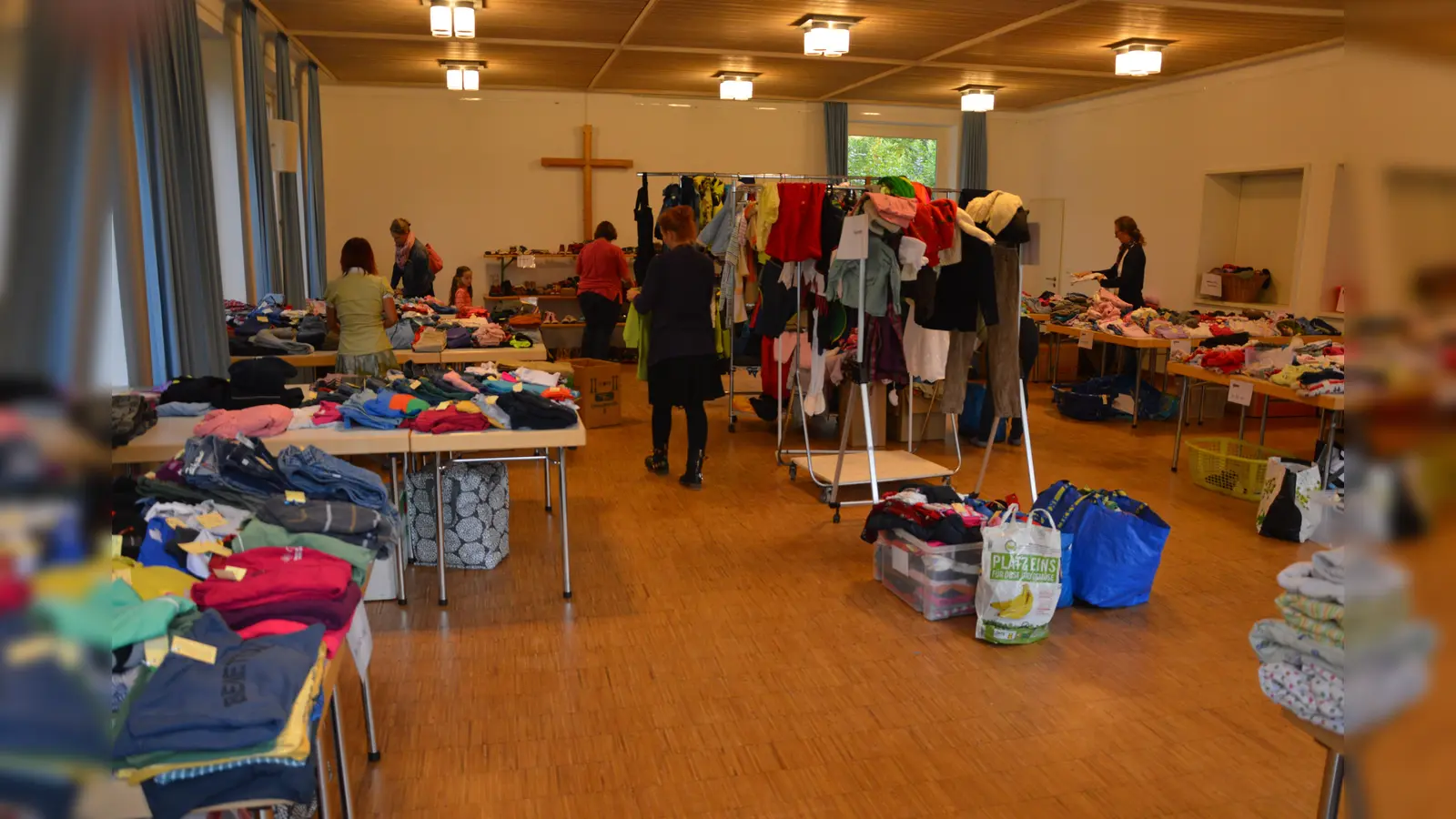 Nicht nur Kleidung, sondern auch Spielsachen und vieles mehr gibt es beim Basar der Gustav-Adolf-Gemeinde. (Foto: VA)
