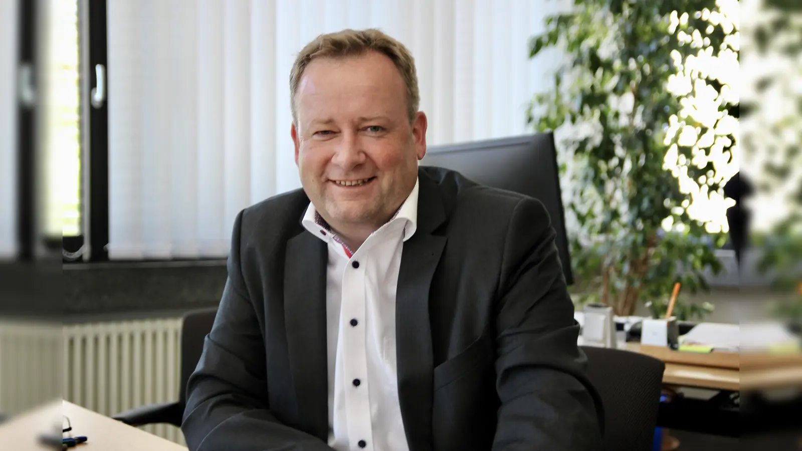 Bürgermeister Peter Köstler sieht ein Jahr voller wichtiger und großer Bauvorhaben in Gräfelfing. Er dankte besonders der Bauverwaltung für das große Engagement. (Foto: us)