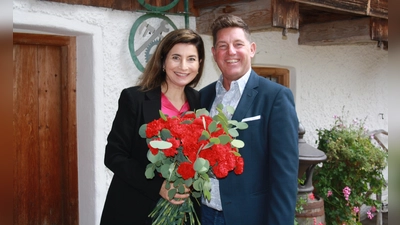 Taufkirchens Erster Bürgermeister Ullrich Sander (parteifrei) unterstützt die Kandidatur der SPD-Vorsitzenden Naciye Özsu: „Sie ist eine richtig gute Wahl!” (Foto: SPD)