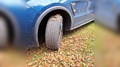 Schon vor Wintereinbruch muss man sich den Zustand seiner Autoreifen näher ansehen.  (Foto: chk)