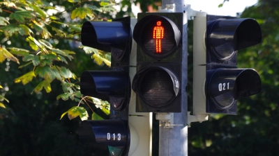 Die Fußgängerampeln Ganhofer-/Heimeranstraße und Ganghofer-/Kazmairstraße schalten zu schnell auf Rot, so befindet man im Bezirksausschuss Schwanthalerhöhe und setzt sich für eine Nachjustierung ein. (Foto: kö)