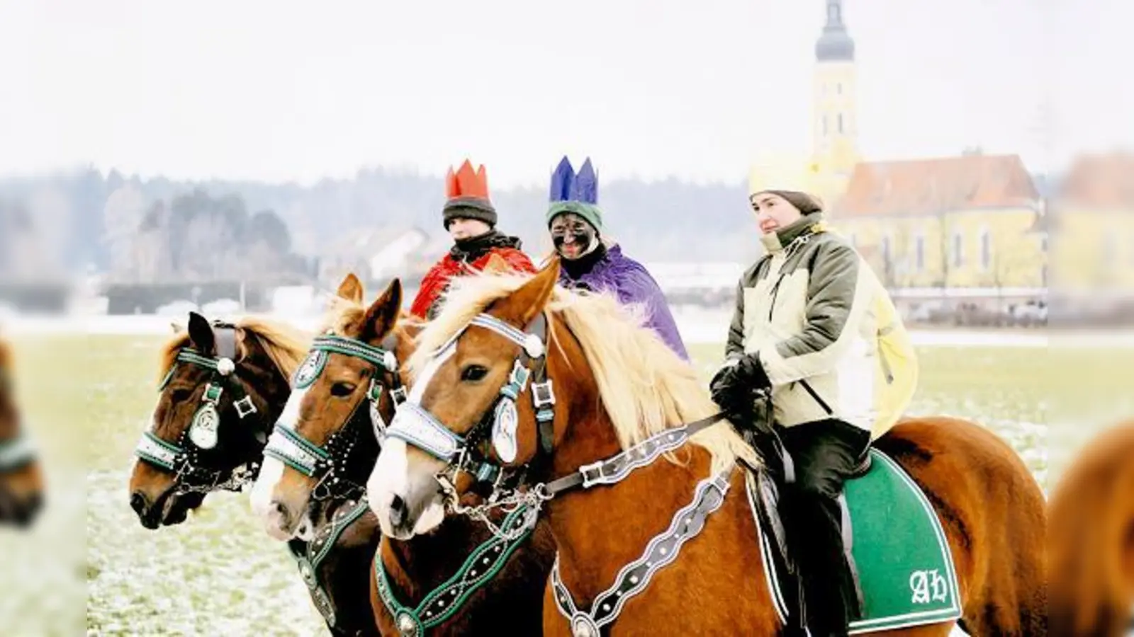 Am traditionellen Dreikönigsumritt nehmen viele Reiter aus dem ganzen Landkreis teil, um sich und ihr Ross segnen zu lassen. 	 (Foto: Schunk)