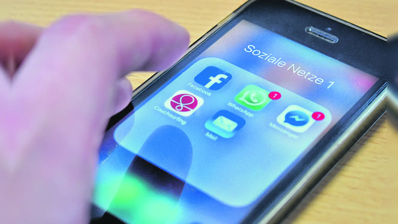 Es fing alles mit Handyraub an. (Symbolbild: Daniel Mielcarek)