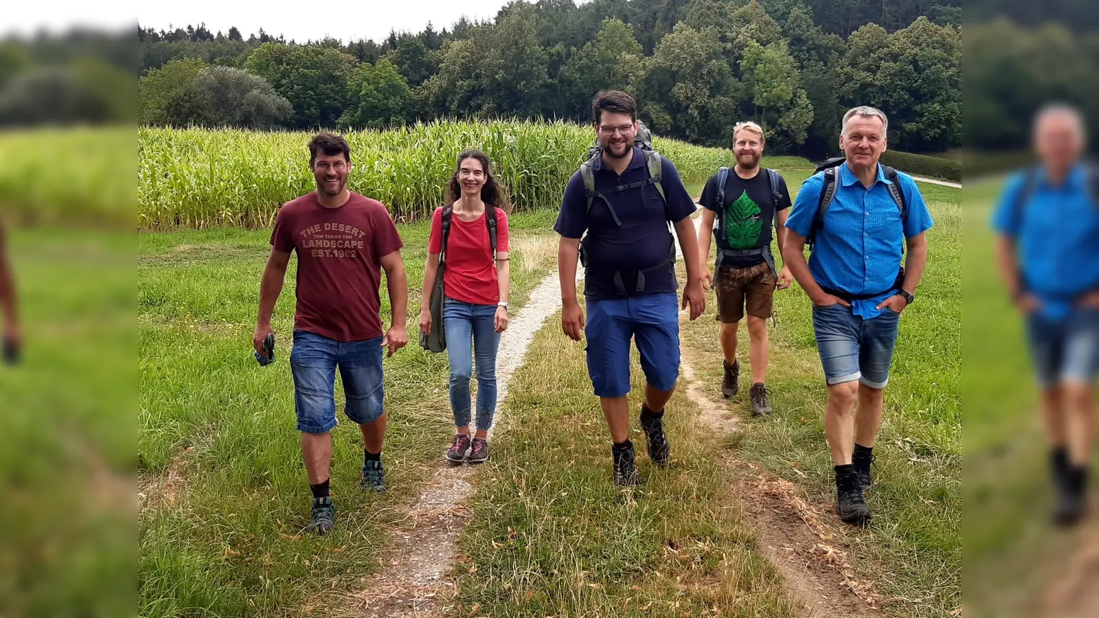 Tag 1 der Wanderung in Wartenberg. Von links: Gemeinderat Dominik Rutz, Gemeinderätin Martina Scheying, MdL-Johannes Becher, Bernhard Hrodek und Franz Heilmeier (Bürgermeister Gemeinde Neufahrn, der ursprünglich aus dem Landkreis Erding stammt). (Foto: privat )