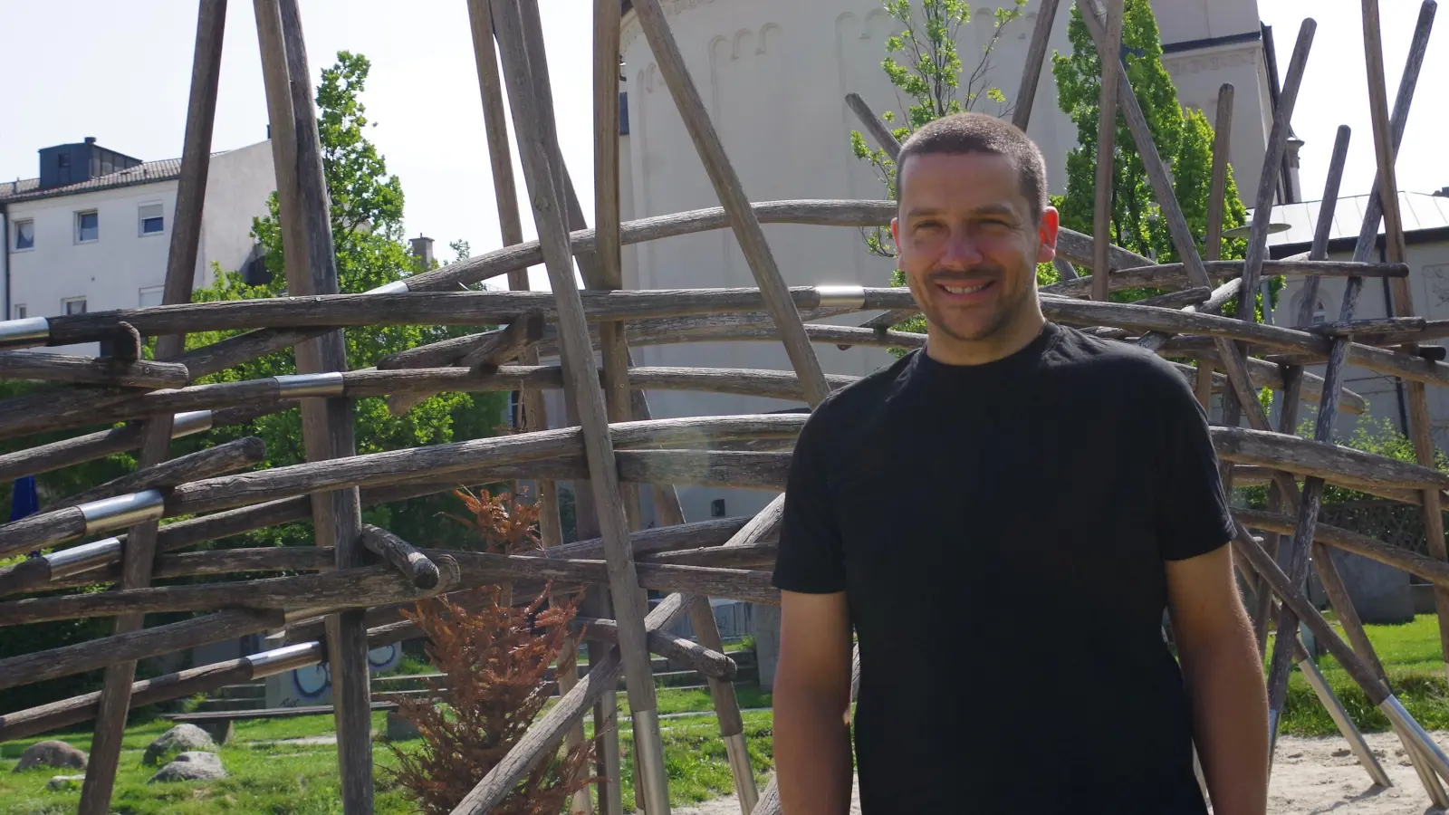„Der Spielplatz im Markushof wird von mehreren Kitas, Elterninitiativen und Horten als Außenspielfläche genutzt“, erklärt Michael Schelle, Kinder- und Jugendbeauftragter im Bezirksausschuss.  (Foto: kö)