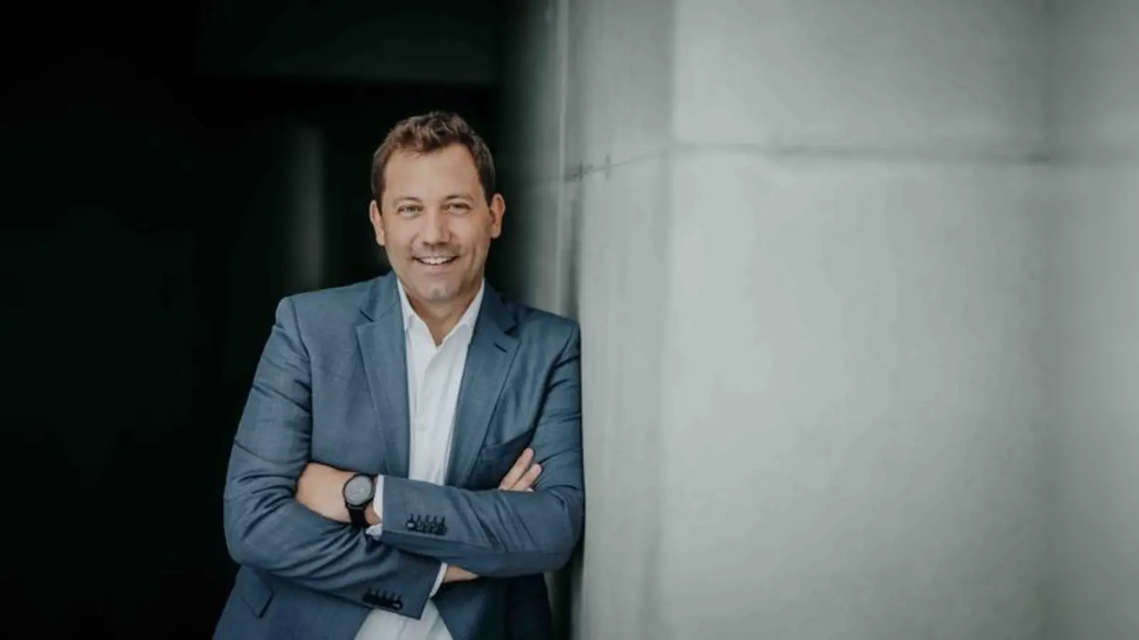 Der Vizekanzler Lars Klingbeil spricht am Politischen Dienstag auf dem Volksfest. (Foto: SPD, Thomas Koch)