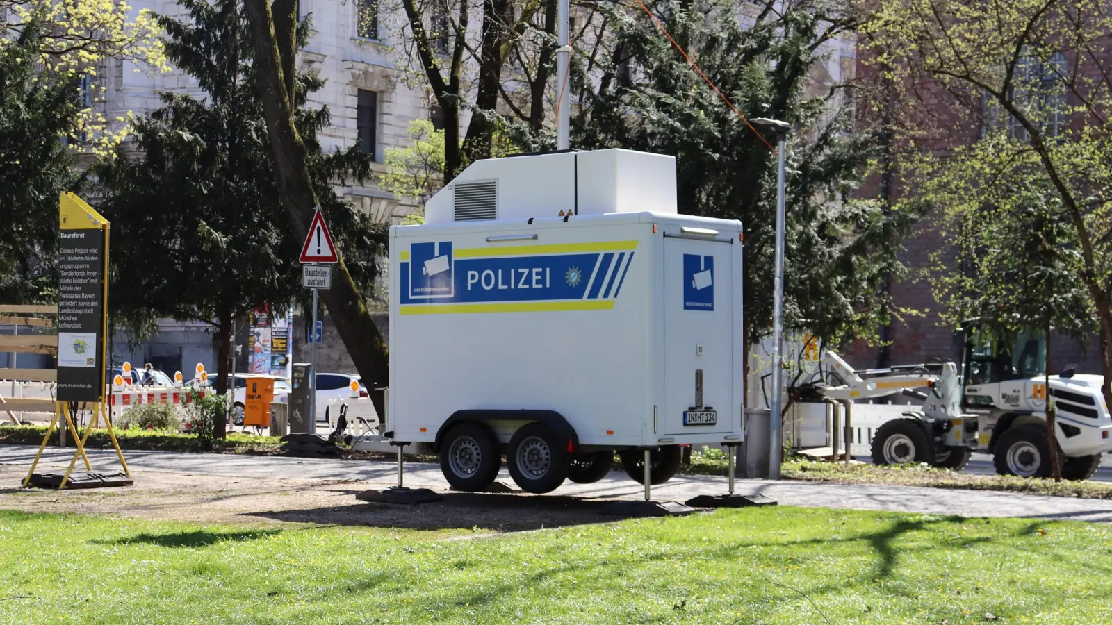 Einen ähnlichen mobilen Videoturm wie hier im Alten Botanischen Garten gibt es jetzt auch im Nußbaumpark. (Archivbild: mha)