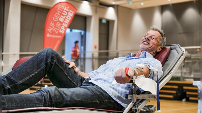 Wer Blut spendet, rettet Leben. Das Bayerische und das Deutsche Rote Kreuz rufen deshalb auf, einen Termin zu vereinbaren.  (Foto: Blutspendedienst des BRK)