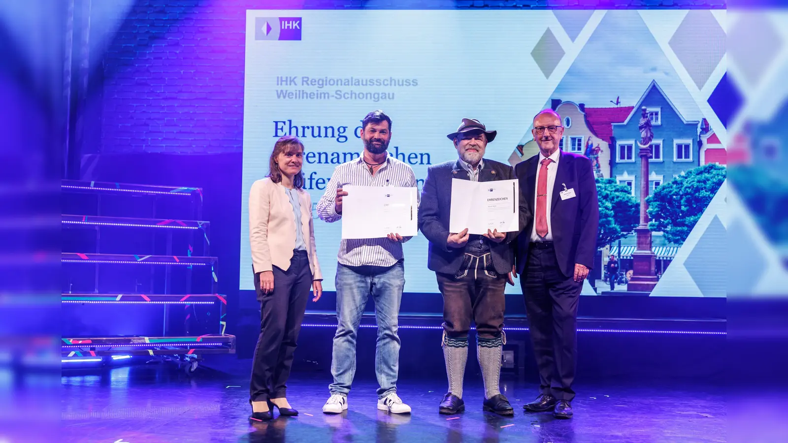 Ausgezeichnet führ ihre ehrenamtliche Leistung (v.l.n.r.): Veronika Böllmann (IHK-Geschäftsstelle Weilheim), Thomas Kollek, Alexander Wagner und Reinhard Häckl (Vorsitzender IHK-Regionalausschuss Landsberg) (Foto: Matthias Balk/IHK)