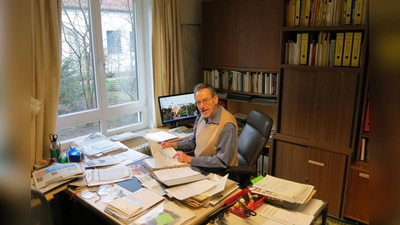 Das Handwerk des Forschers hat sich Laturell „learning by doing“ angeeignet und in jahrzehntelanger Forschungs- und Publikationstätigkeit perfektioniert.  (Foto: Achim Feldmann)