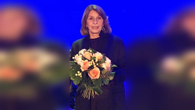Stolze 85 Jahre wird die beliebte Schauspielerin Senta Berger. Zum Geburtstag gratulierte ihr auch der Münchner Stadtrat mit Bürgermeister Dominik Krause.  (Foto: hw)