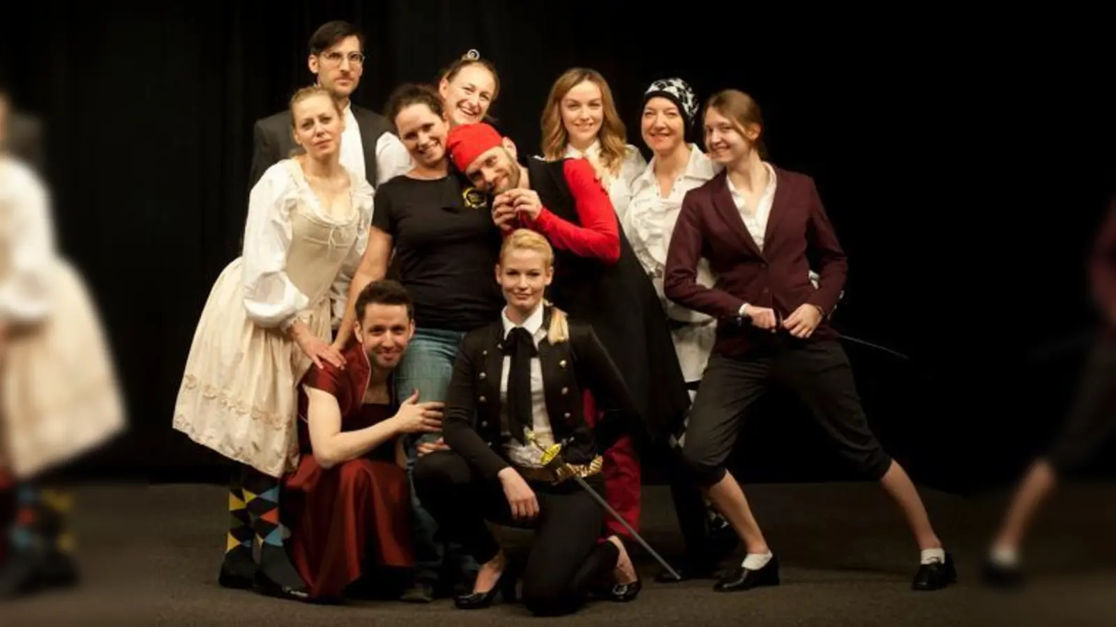 Das Ensemble »Brett-á-Porter« feiert mit seiner Inszenierung der Komödie des Dichters Carlo Goldoni am 29. April Premiere.	 (Foto: VA)