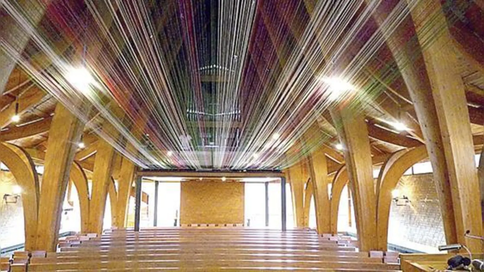 Farblinien in der evangelischen Erlöserkirche zum Tag des offenen Denkmals.  (Foto: VA)