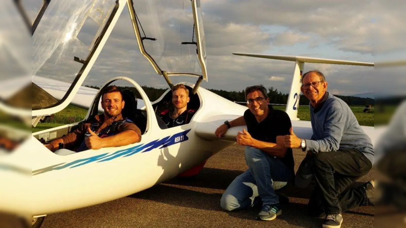 Vor dem Abheben: v.l. Michael Krönauer, Samuel Koch, Frank Zellner und Rudolf Weidenauer (Mitglied im Vorstand des Luftsportvereins). (Foto: Tristan Lanwehr)