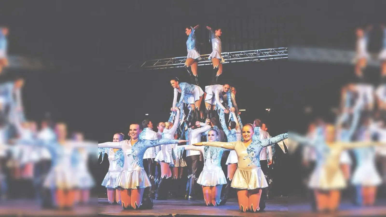 Dance United tourt durch den Landkreis Erding und weit darüber hinaus. Unser Bild der Hauptformation entstand bei der Dance &amp;Shownight in Dorfen.	 (Foto: kw)