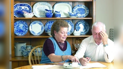 Um Rentner zu entlasten, plädiert der Sozialverband VdK für eine Absenkung des Krankenversicherungsbeitrags, der zum Start des Gesundheitsfonds ab 1. Januar auf 15,5 Prozent festgesetzt wurde. (Foto: photos.com)