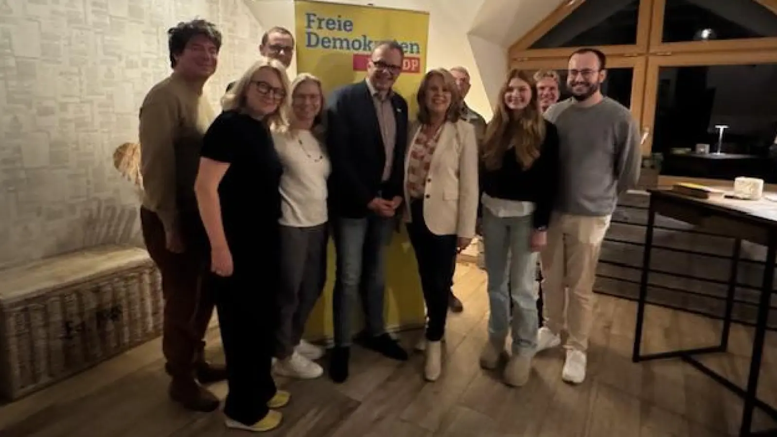 Mit dem Wirtschaftsförderer Christoph Winkelkötter (Mitte) diskutierten die Mitglieder des FDP-Kreisverbandes. (Foto: FDP Kreisverband Starnberg)