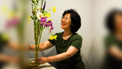 Florale Blumenkunst erschaffen: Im gasteig HP8 kann man den Floral-Stylistinnen über die Schulter sehen. (Foto: Fachverband Deutscher Floristen Landesverband Bayern e. V.)