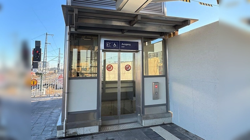 Der neue Aufzug an der S-Bahn-Station Laim ist in Betrieb.  (Foto: DB)