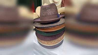 Fesches von Kopf bis Fuß findet man auf dem Flohmarkt in Brunnthal. (Foto: hw)