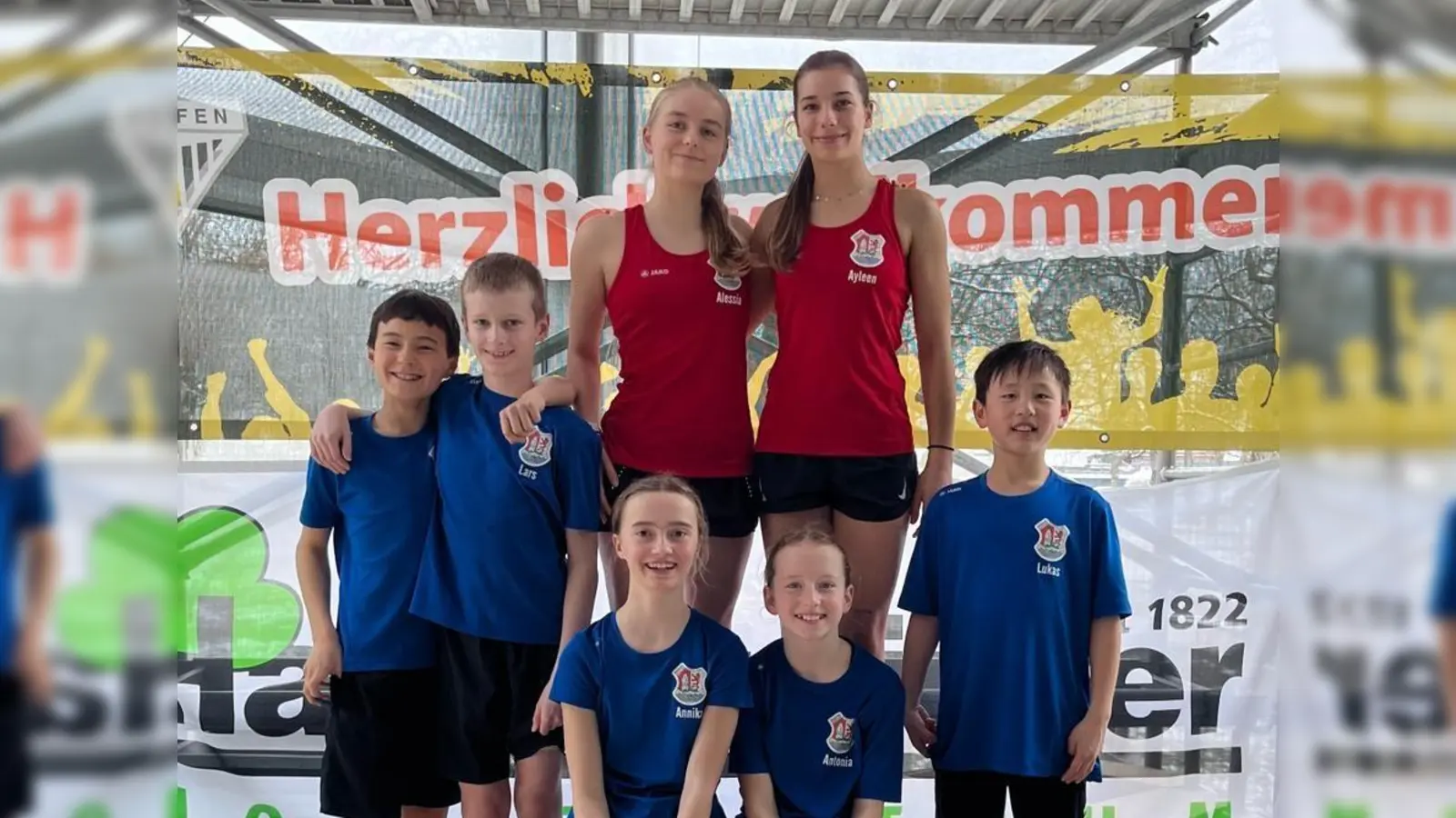 Waren stolz auf die eigenen Leistungen: Yan, Lars, Annika, Antonia, Lukas und die Trainerinnen Alessia und Ayleen.<br> (Foto: SSG Neptun)