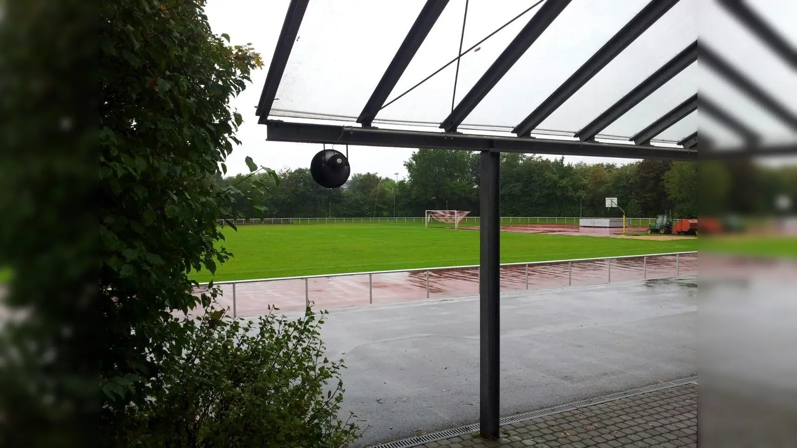 Einnahmenausfälle, Austritte und Beitragsrückforderungen bei bleibenden Fixkosten gefährden die wirtschaftliche Basis von Sportvereinen in der Corona-Krise (hier exemplarisch die Anlage des TSV Milbertshofen). (Foto: bs/Archiv)