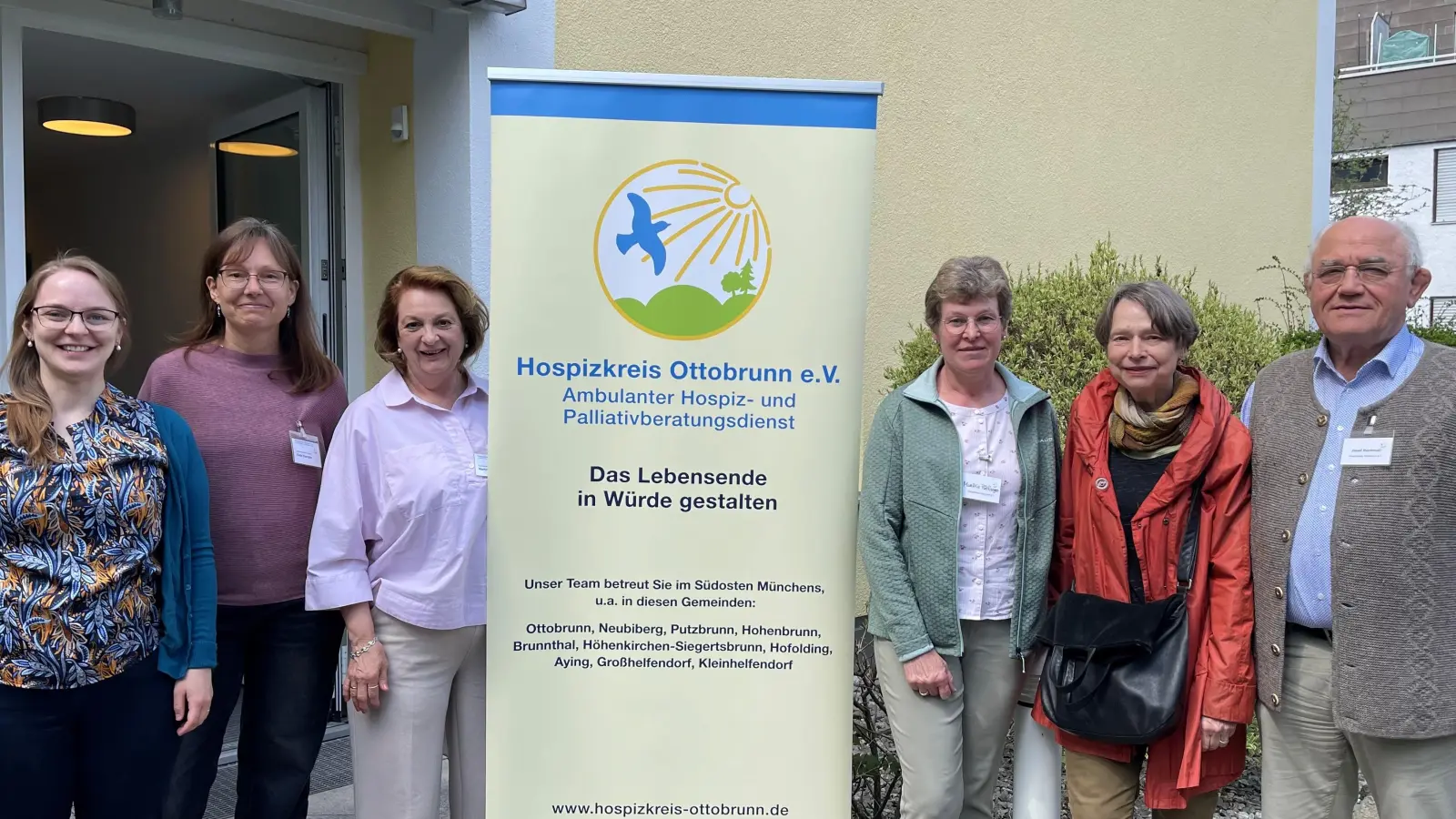Ein Teil des engagierten Teams des Hospizkreises Ottobrunn beim Tag der offenen Tür (v.l.): Michelle Fall, Katja Spengler, Martina Neldel, Monika Pöttinger, Andrea Heller und Josef Bachmair. (F: hw)