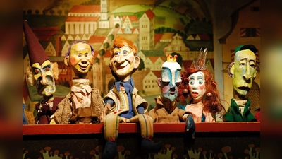 Doctor Döblingers geschmackvolles Kasperltheater spielt „Kasperl und der Räuber“. (Foto: Ulli Scharrer)