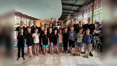 Die Jungs und Mädchen des SV Lohof freuen sich über ihre guten Leistungen beim Pokalschwimmen.  (Foto: Verein)