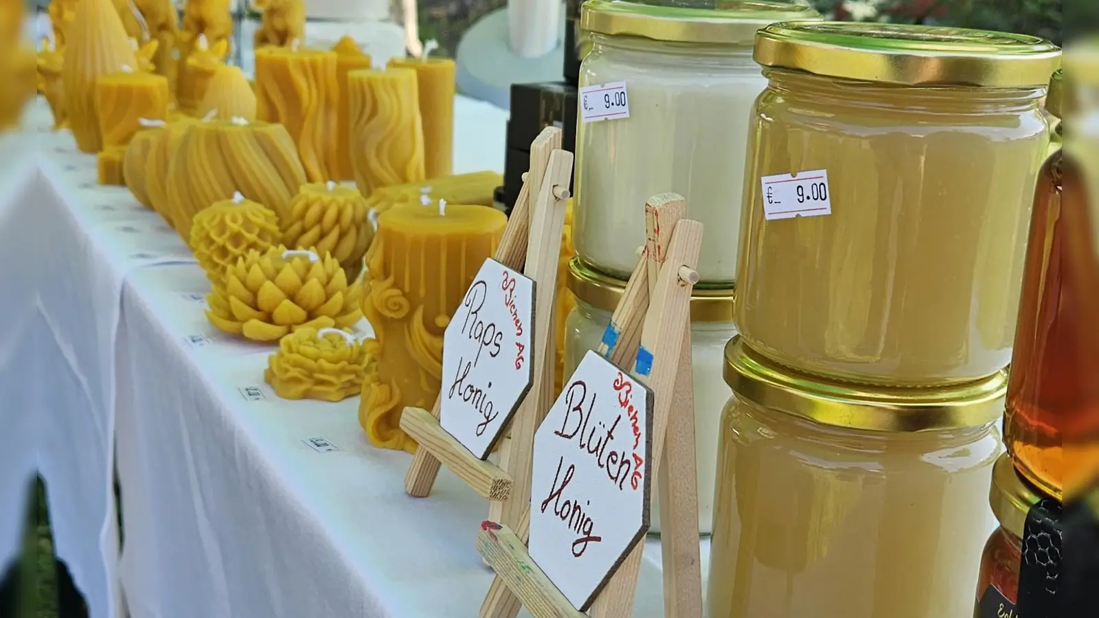 Viele Honigprodukte standen beim Aktionsnachmittag zum Verkauf. (Foto: Privat)