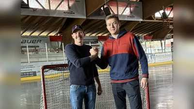  Der sportliche Leiter Marc Kerndl (links) mit dem neuen Torhüter Patrick Mayer.  (Foto: smg)