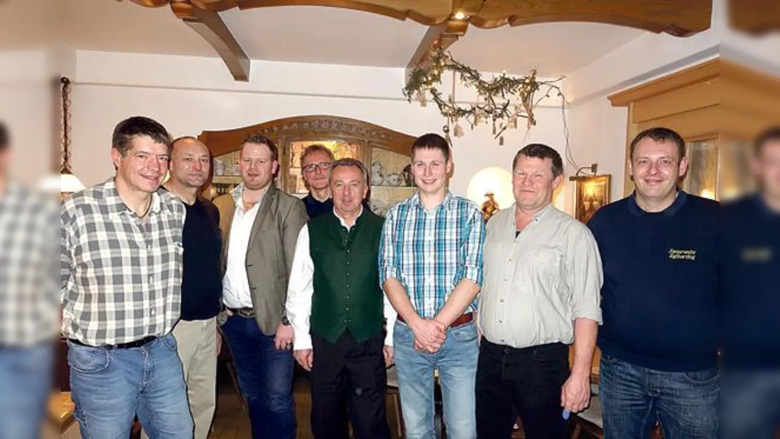 Die gewählte Vorstandschaft der FFW Egglharting (v. li.): Gerhard Ziegleder, Günter Eis, Dominik Bernert, Mathias Holzbauer, Bürgermeister Udo Ockel, Max Hundseder jun., Max Hundseder sen. und Stefan Klotz.	 (Foto: Feuerwehr)