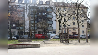 Die Spielgerät am Korbiniansplatz sind bereits etwas in die Jahre gekommen und werden saniert.  (Foto: mha)