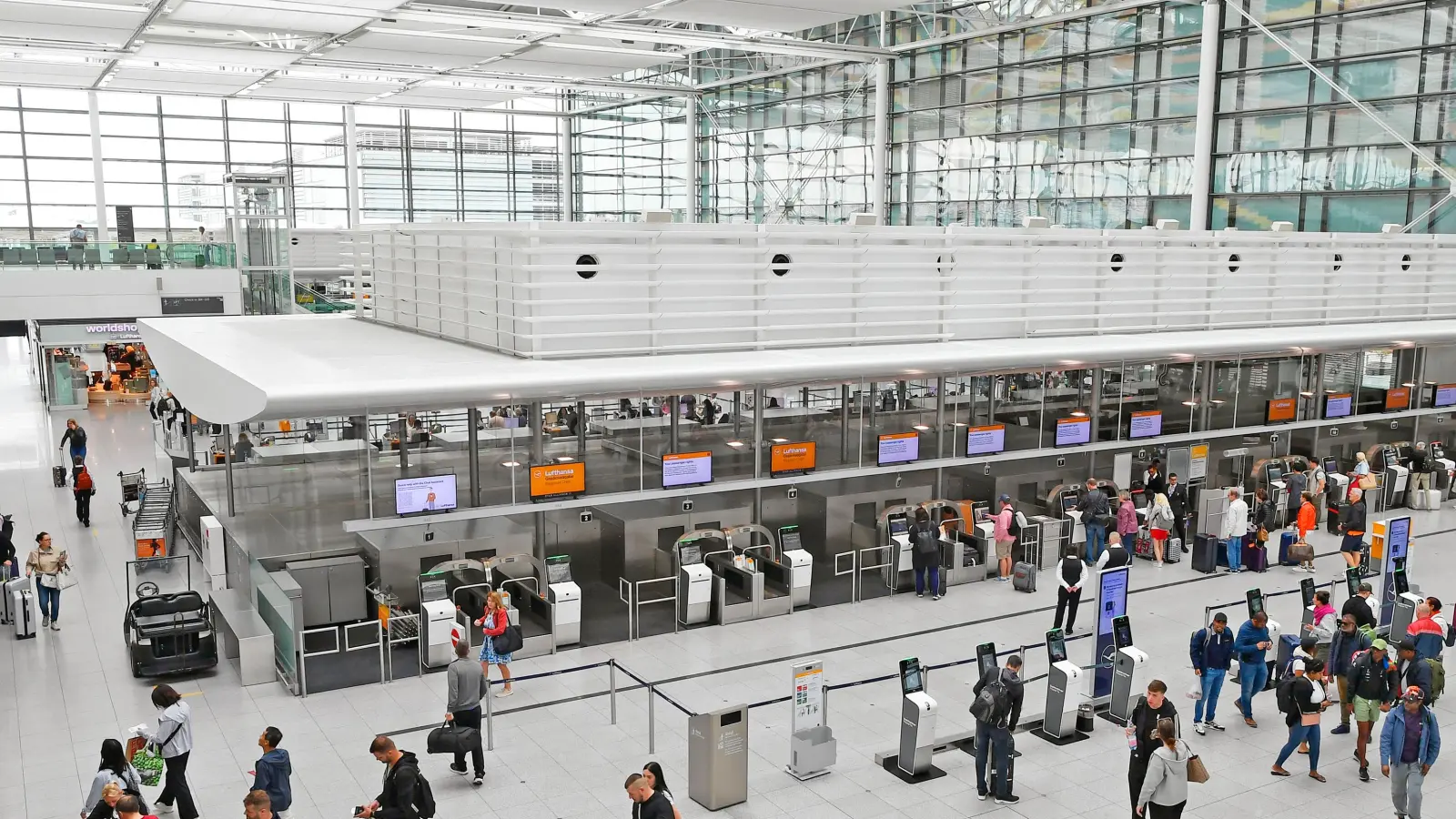 Reges Passagieraufkommen im Terminal 2. (Foto: ATF Pictures)