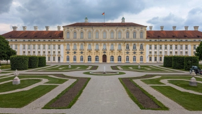 Ziel einer der beiden Touren ist die Schlossanlage Oberschleißheim; im Bild das Neue Schloss.  (Foto: © MVV)